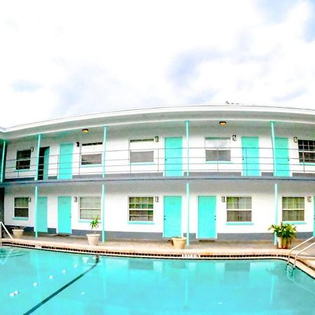 Uptown Inn & Suites St. Petersburg Dış mekan fotoğraf