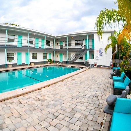 Uptown Inn & Suites St. Petersburg Dış mekan fotoğraf