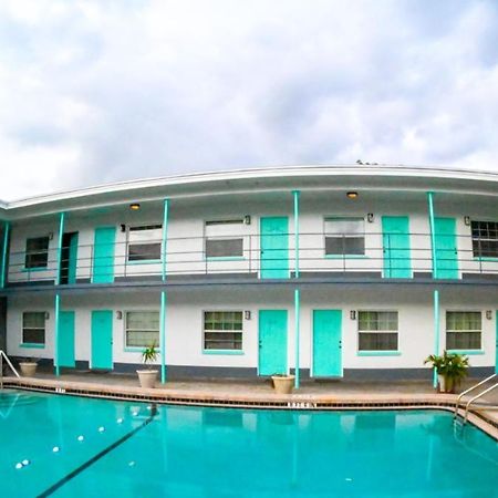 Uptown Inn & Suites St. Petersburg Dış mekan fotoğraf