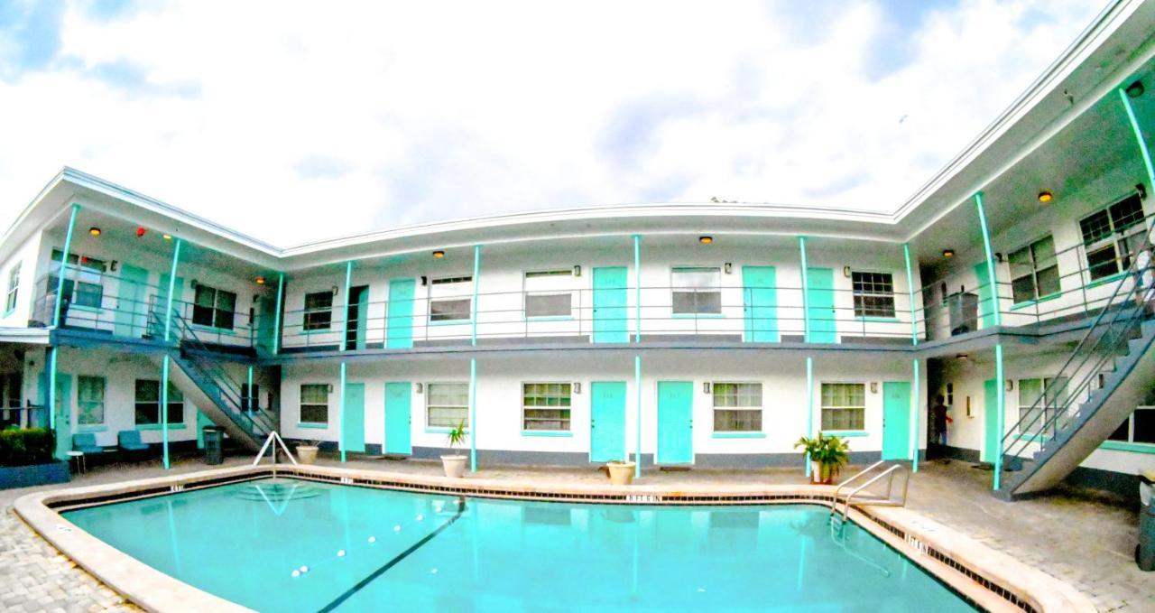 Uptown Inn & Suites St. Petersburg Dış mekan fotoğraf
