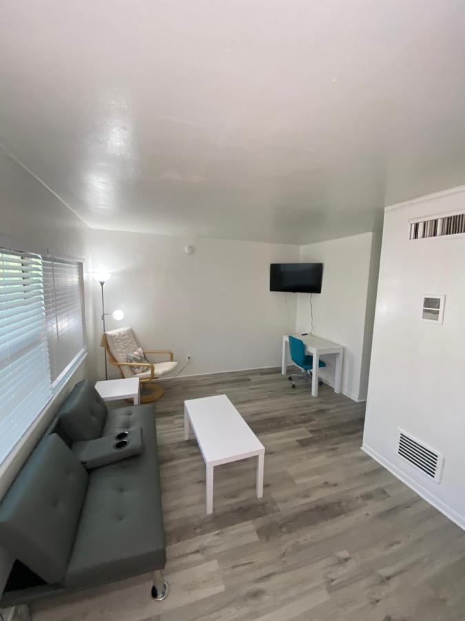 Uptown Inn & Suites St. Petersburg Dış mekan fotoğraf