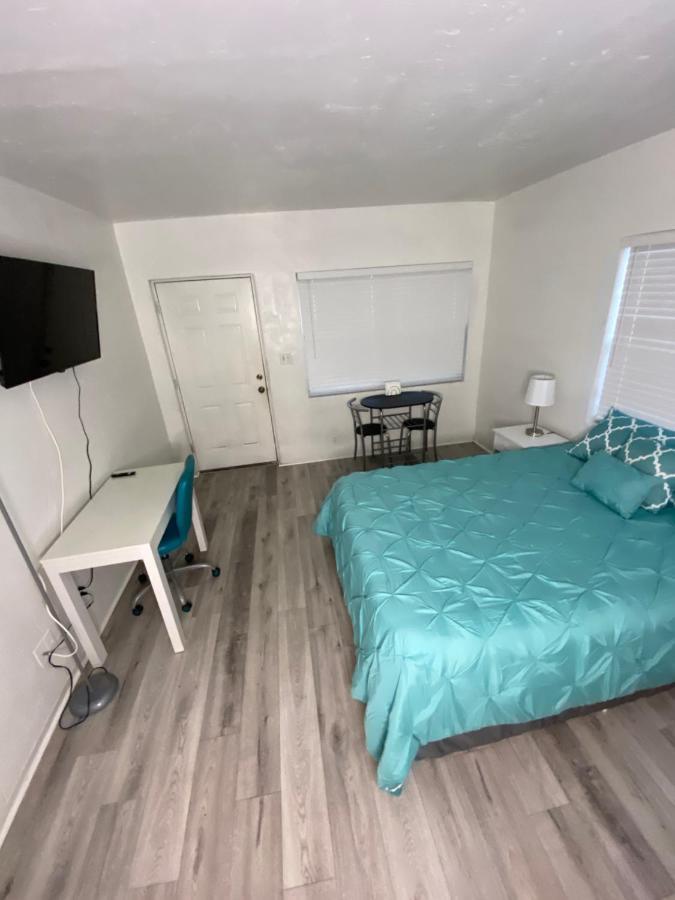 Uptown Inn & Suites St. Petersburg Dış mekan fotoğraf