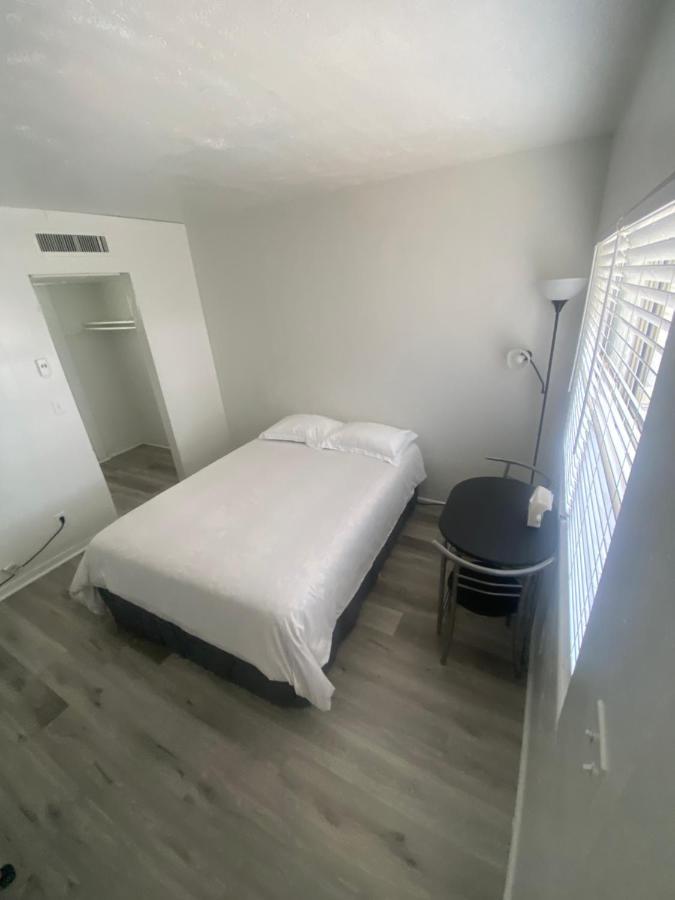 Uptown Inn & Suites St. Petersburg Dış mekan fotoğraf