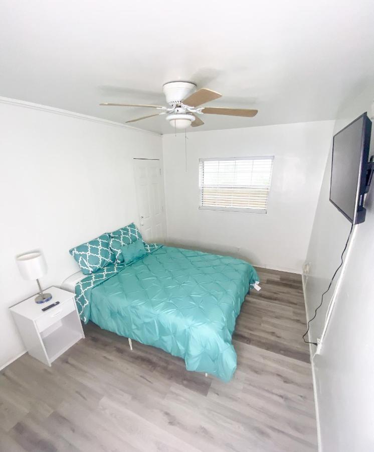 Uptown Inn & Suites St. Petersburg Dış mekan fotoğraf