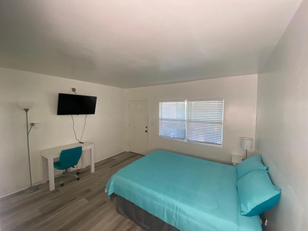 Uptown Inn & Suites St. Petersburg Dış mekan fotoğraf