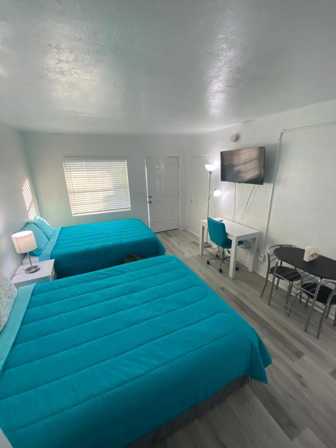 Uptown Inn & Suites St. Petersburg Dış mekan fotoğraf