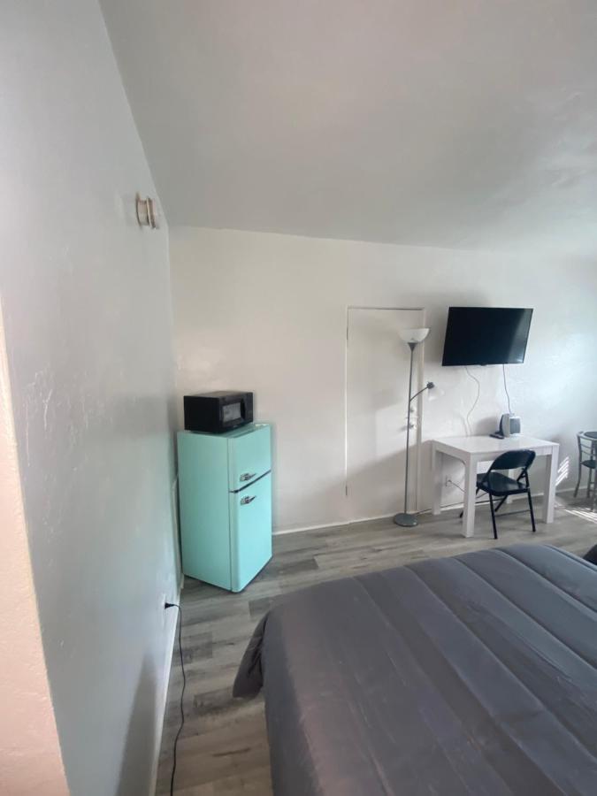 Uptown Inn & Suites St. Petersburg Dış mekan fotoğraf