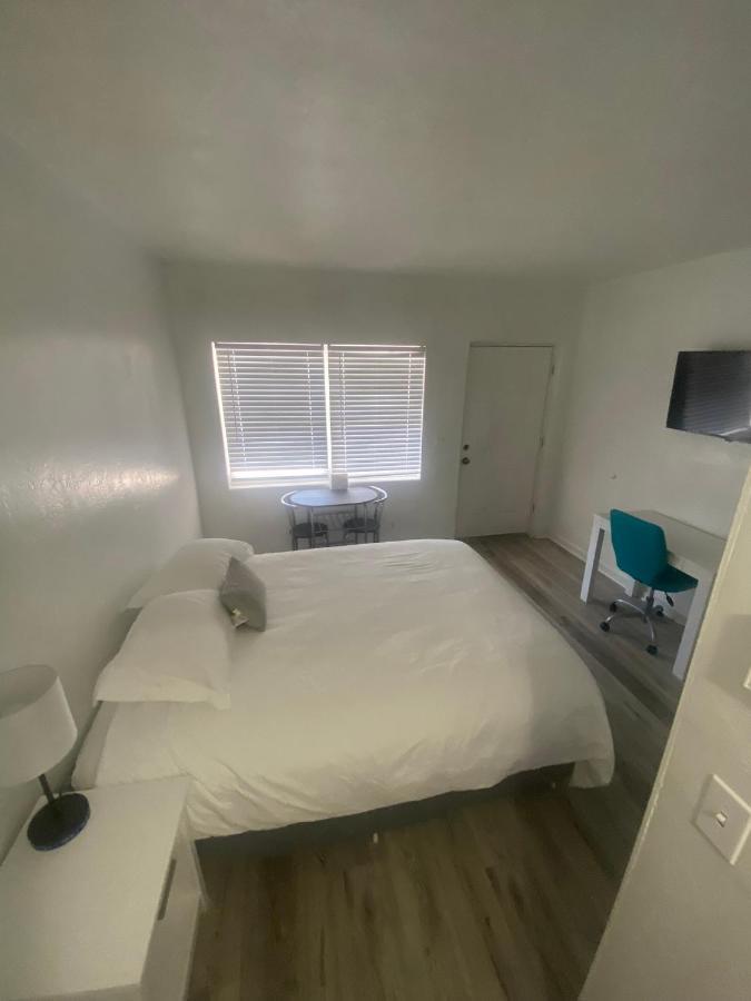 Uptown Inn & Suites St. Petersburg Dış mekan fotoğraf
