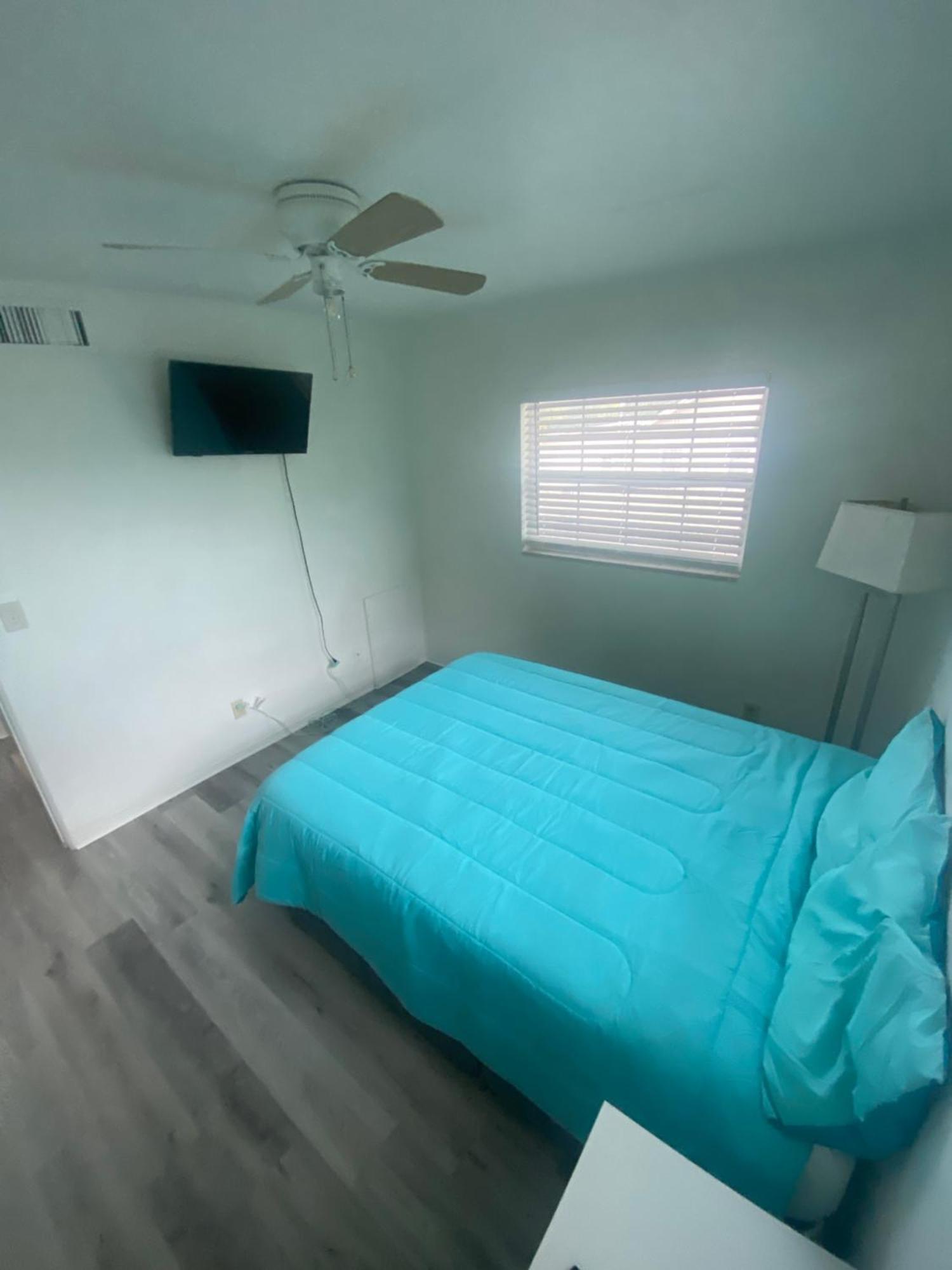 Uptown Inn & Suites St. Petersburg Dış mekan fotoğraf